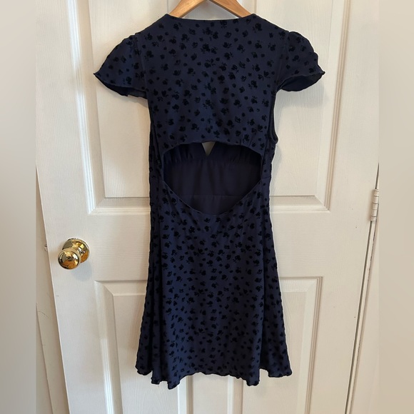 *SOLD* Aritzia Sunday Best Rand Floral Velvet Dress - Picture 5 of 7